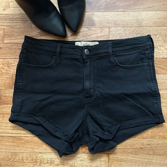 HOLLISTER | High Rise Short Shorts 2" Inseam Color: Black Size: 11/ 30w - Picture 1 of 4